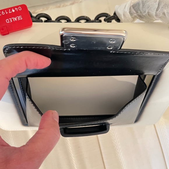 NEW Balenciaga Chain Strap Leather Bag - Picture 7 of 15